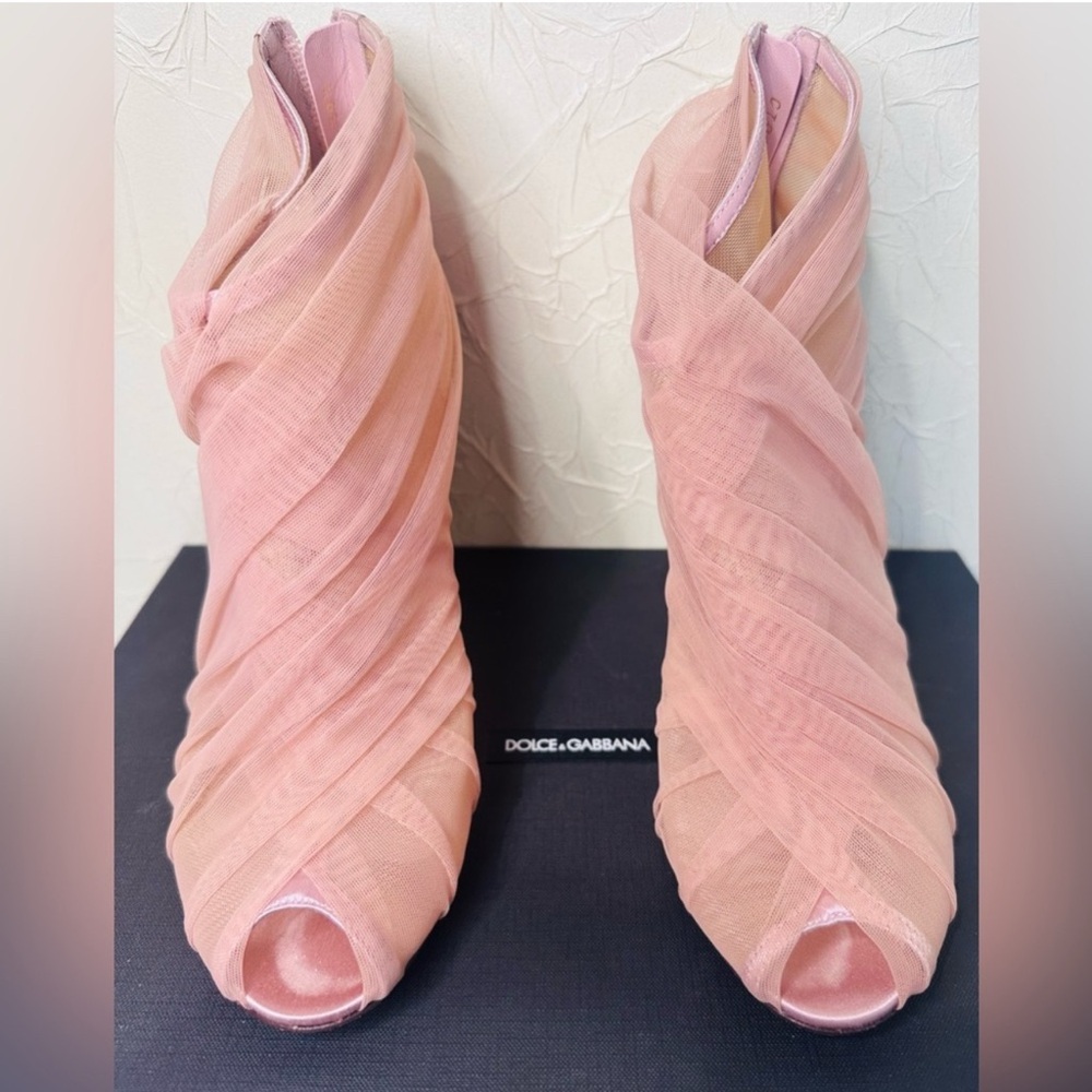 Dolce&Gabbana Keira Mesh And Tulle Ankle
Boots Pastel Pink
Dolce & Gabbana